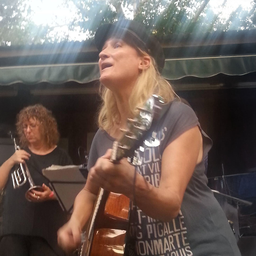 Jill Sobule plays with Isle of Klezbos